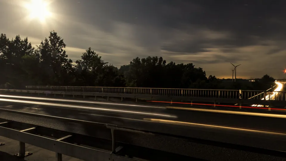 A27 bei Nacht - Autobahnbrücke Heerstraße